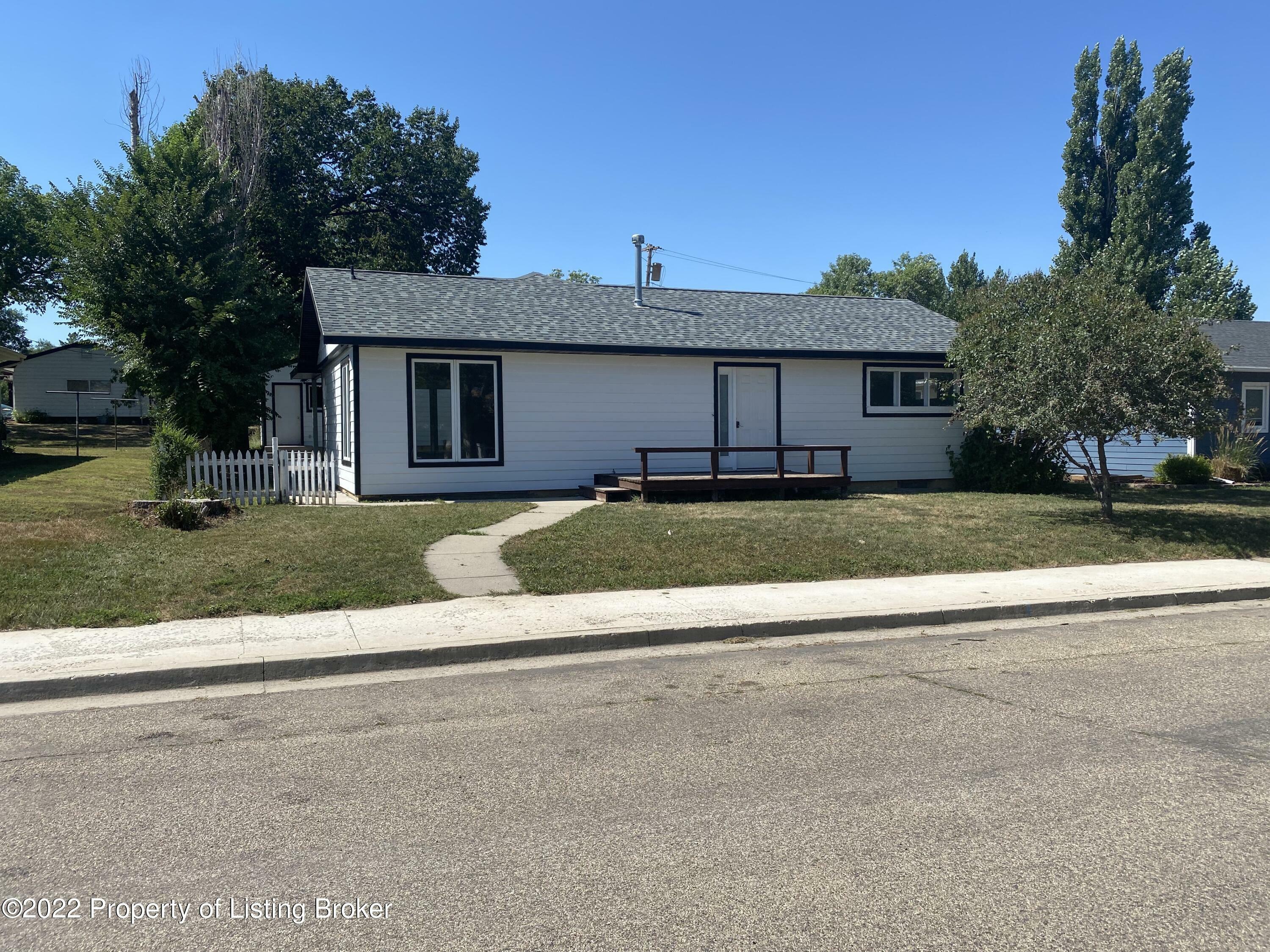 Property Photo:  505 5th Street NE  ND 58854 