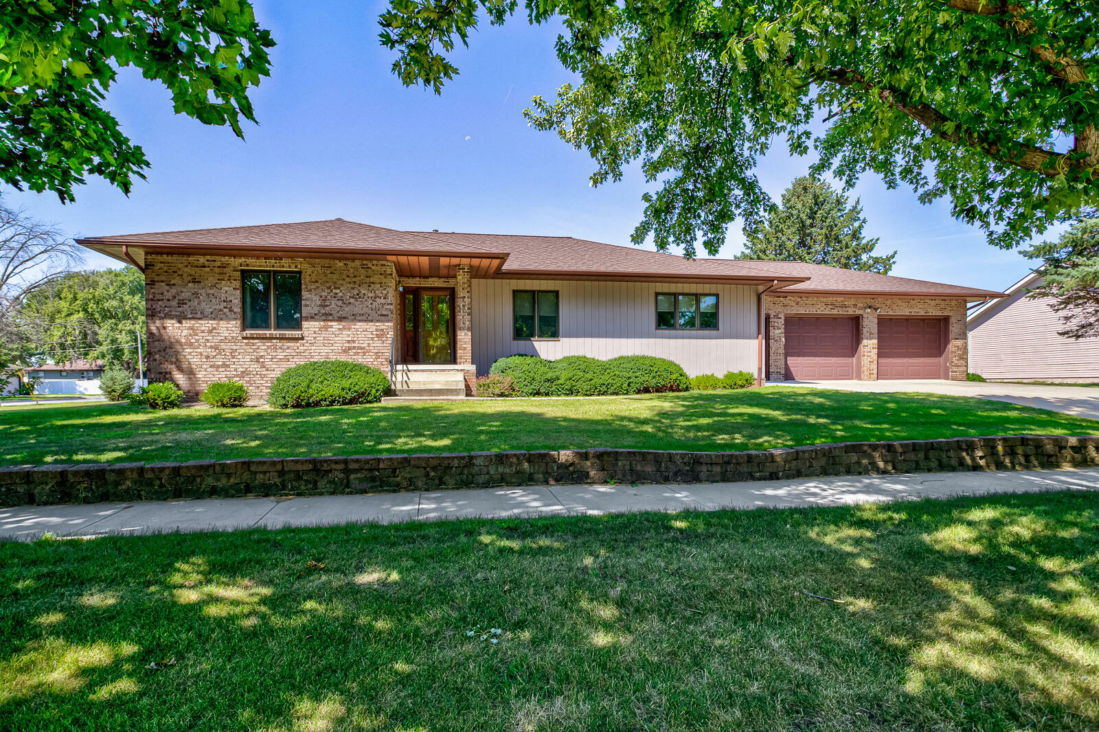 Property Photo:  103 Frette Drive  IA 50248 