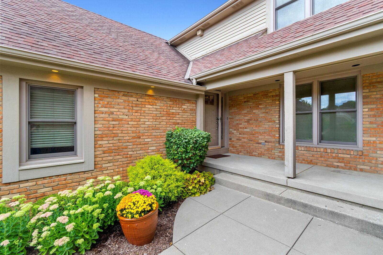 Property Photo:  4880 Shackelford Court  OH 43220 