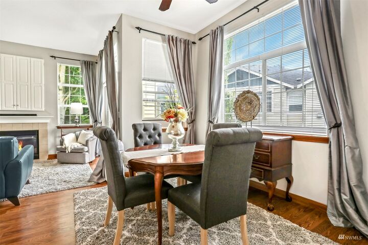 Property Photo:  1855 Trossachs Boulevard SE 1302  WA 98075 