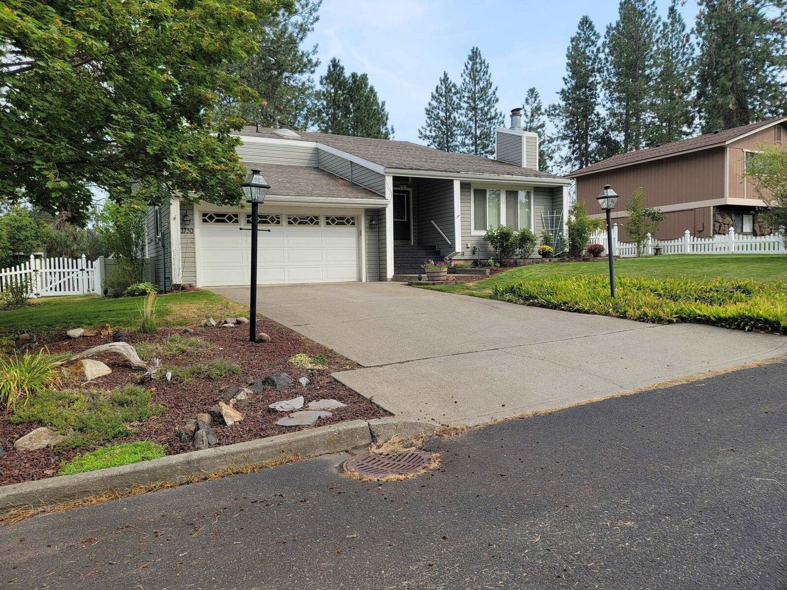 Property Photo: 11730 Bedivere Dr WA 99218