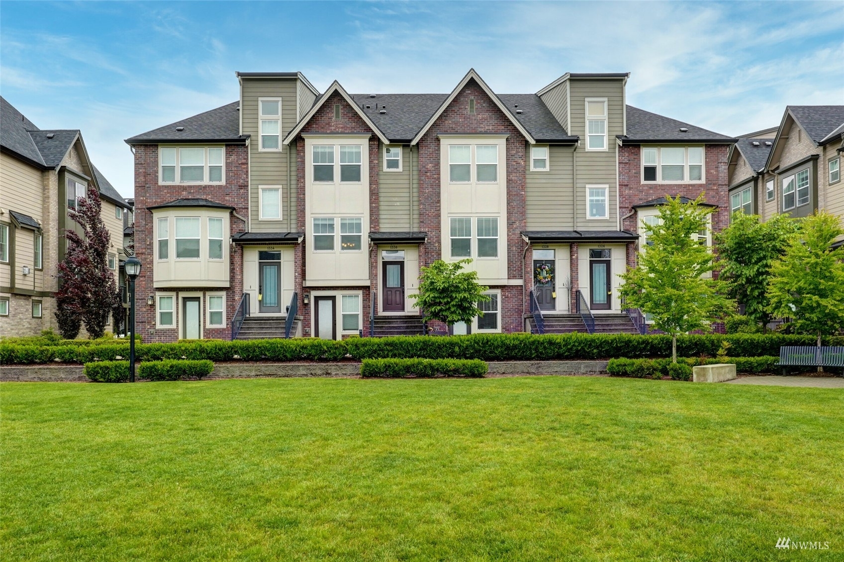 Property Photo: 1330 Greenwich Walk NE WA 98029
