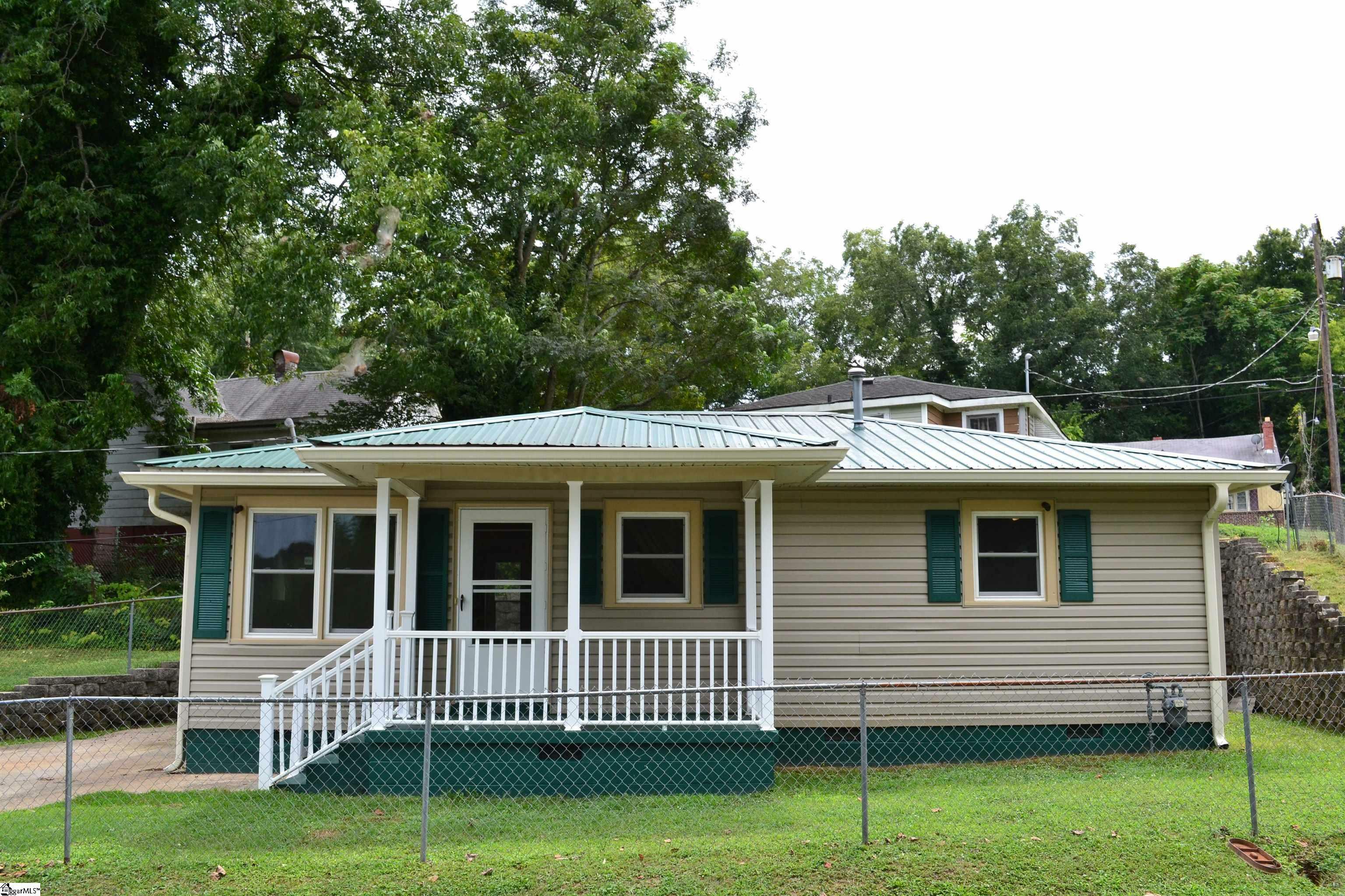 Property Photo: 510 E Market Street SC 29624