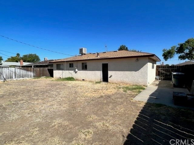 Property Photo:  822 W Fairmont Avenue  CA 93612 