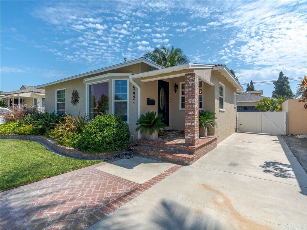 Property Photo:  4542 Ocana Avenue  CA 90713 