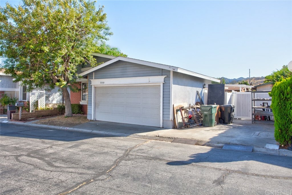 Property Photo:  31939 Cinnabar Lane  CA 91384 