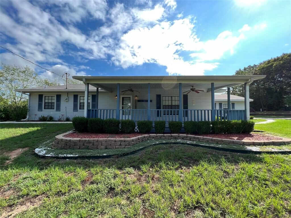 Property Photo:  580 County Road 1388  TX 75497 