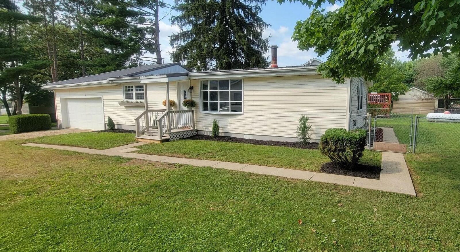 Property Photo: 20360 Catherine Boulevard OH 43113