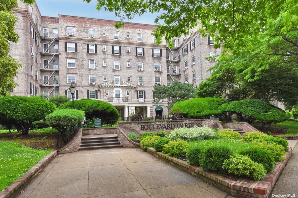 Property Photo:  5136 30th Avenue 4E  NY 11377 