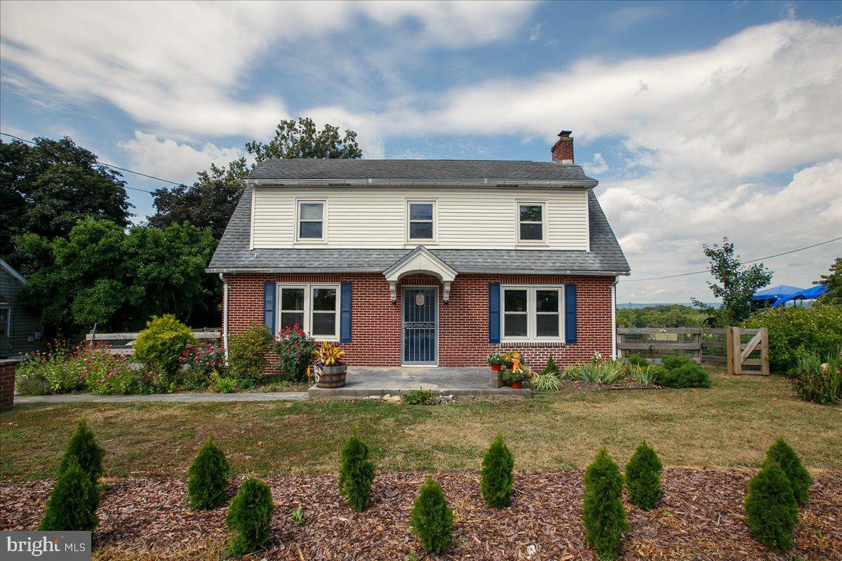 Property Photo:  715 Laudermilch Road  PA 17036 