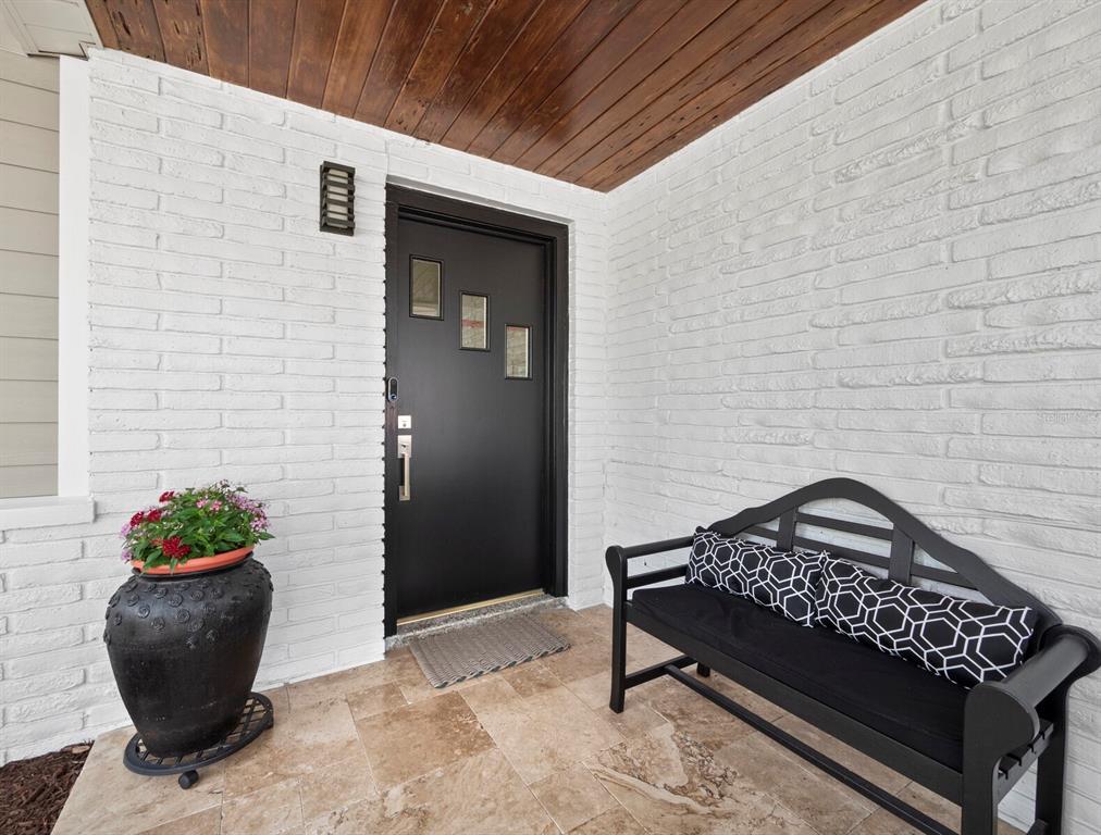 Property Photo: 140 S Blvd Of The Presidents FL 34236