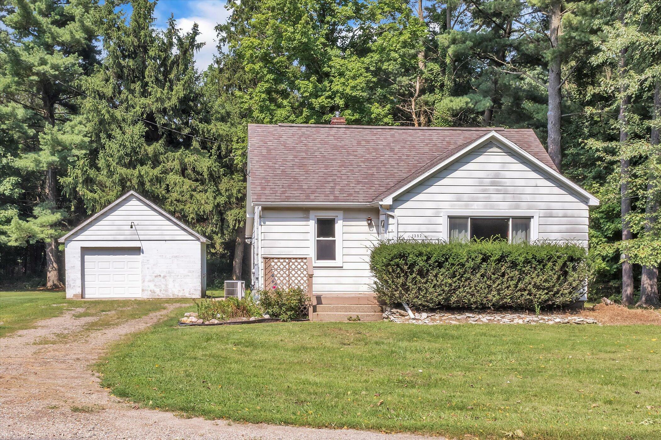 Property Photo:  1352 River Road W  MI 49037 