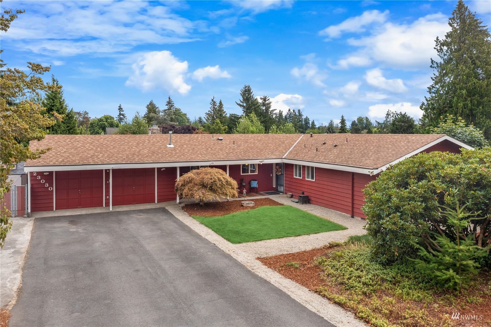 Property Photo: 23030 135th Avenue SE WA 98042