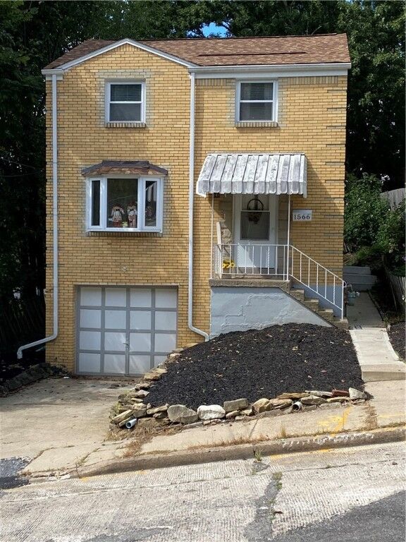 Property Photo:  1566 Berkshire Ave  PA 15226 