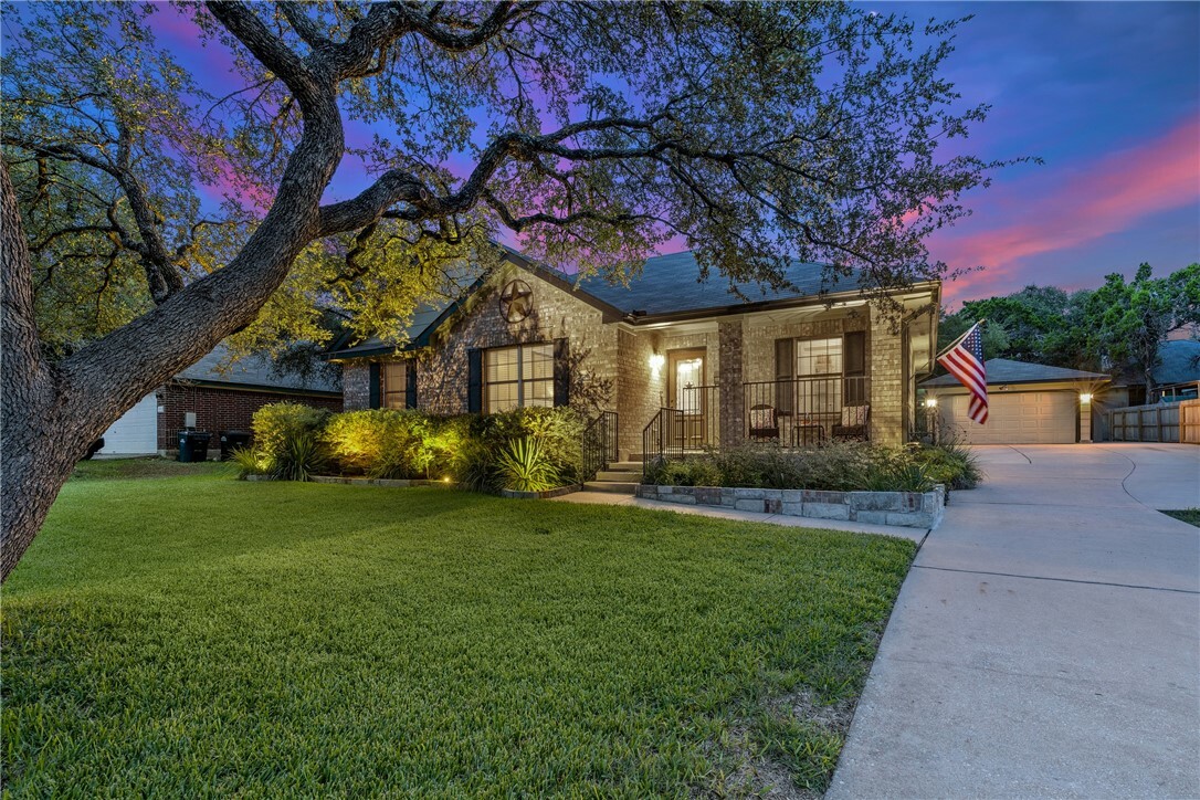 Property Photo: 1502 Deepwoods Trail TX 78641
