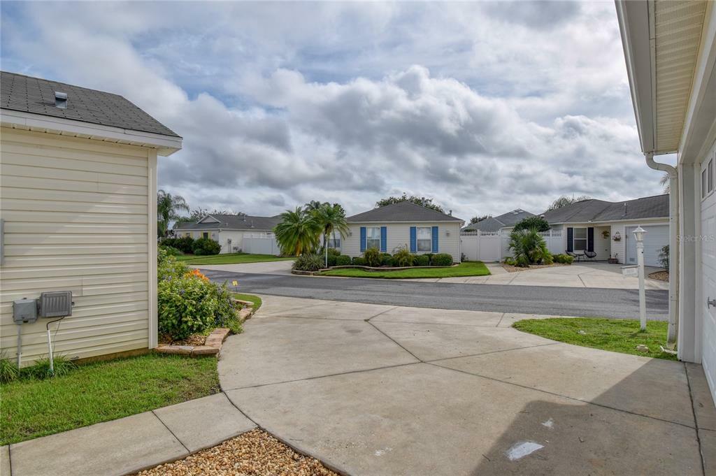 Property Photo:  1128 Elizabeth Court  FL 32162 