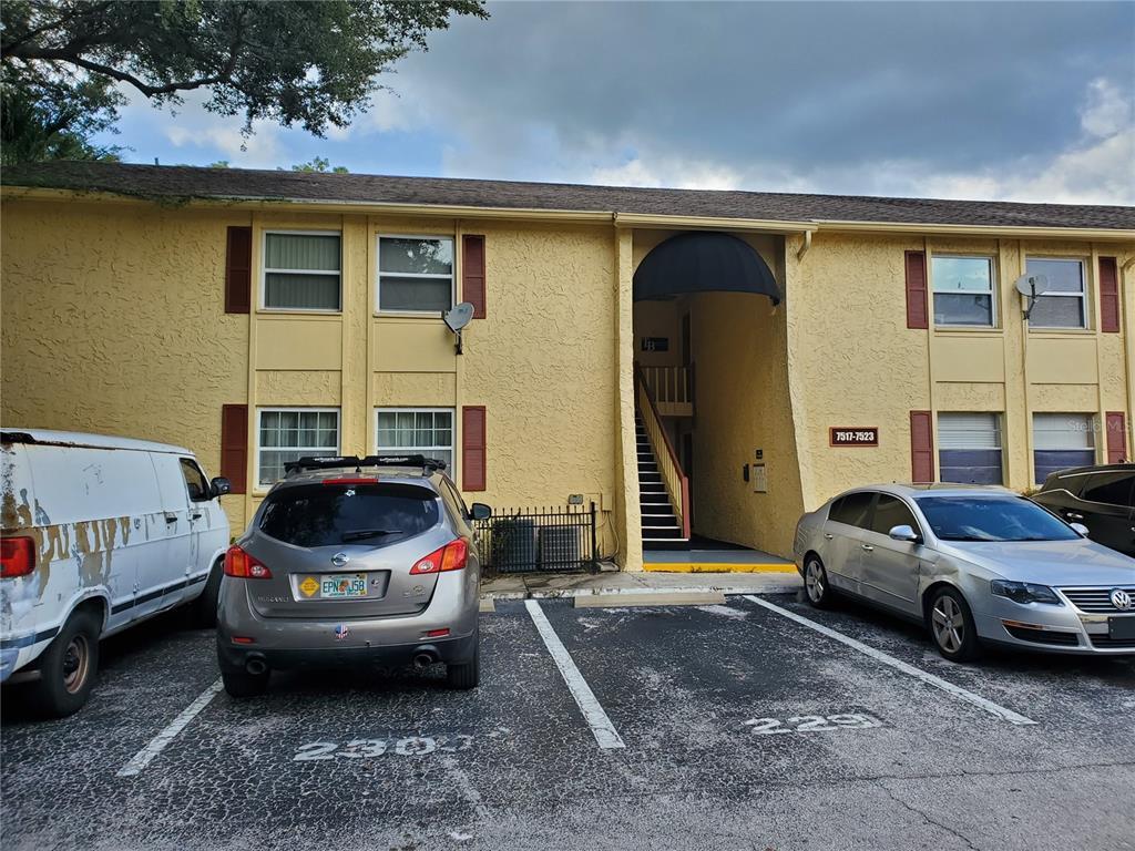 Property Photo:  7519 Gallineta Court 7519  FL 33615 