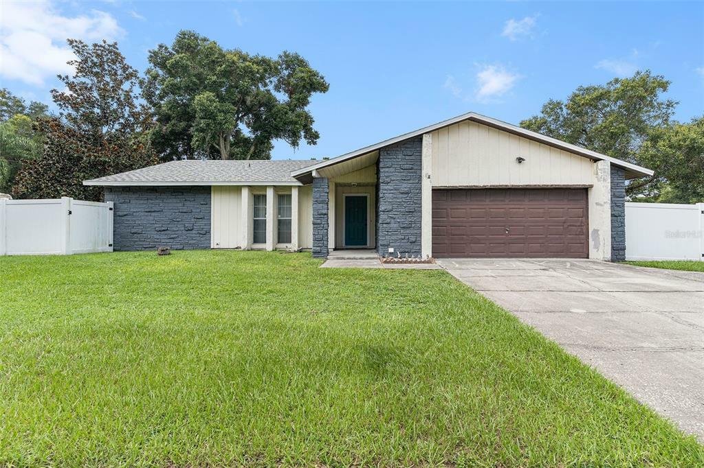 Property Photo: 3201 King Charles Circle FL 33584