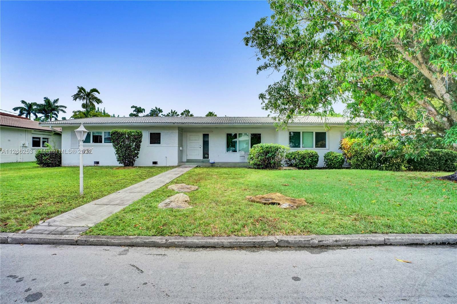 Property Photo:  1131 S Southlake Dr  FL 33019 