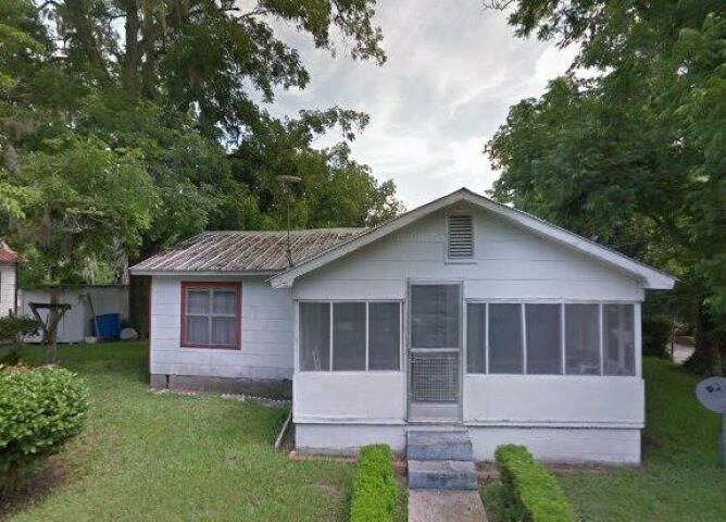 Property Photo: 487 SW Christmas Tree Drive FL 32340