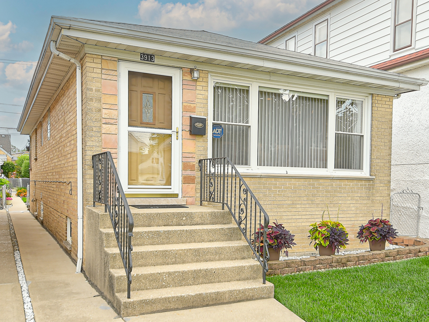 Property Photo:  3913 N Nottingham Avenue  IL 60634 