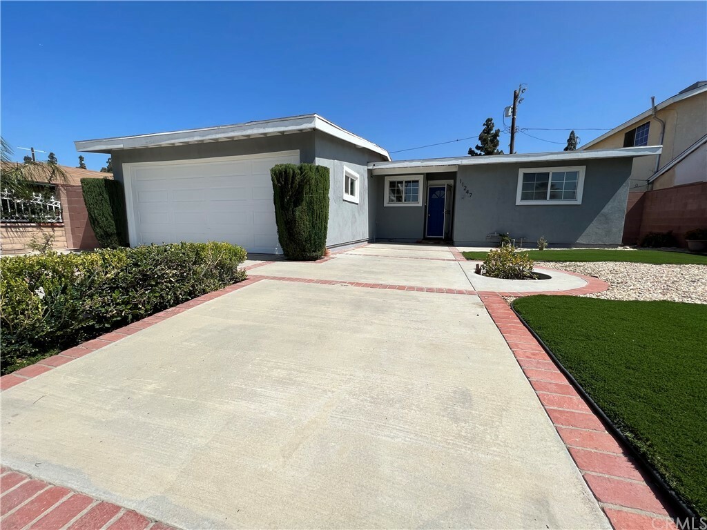 Property Photo:  11247 Blythe Street  CA 91352 