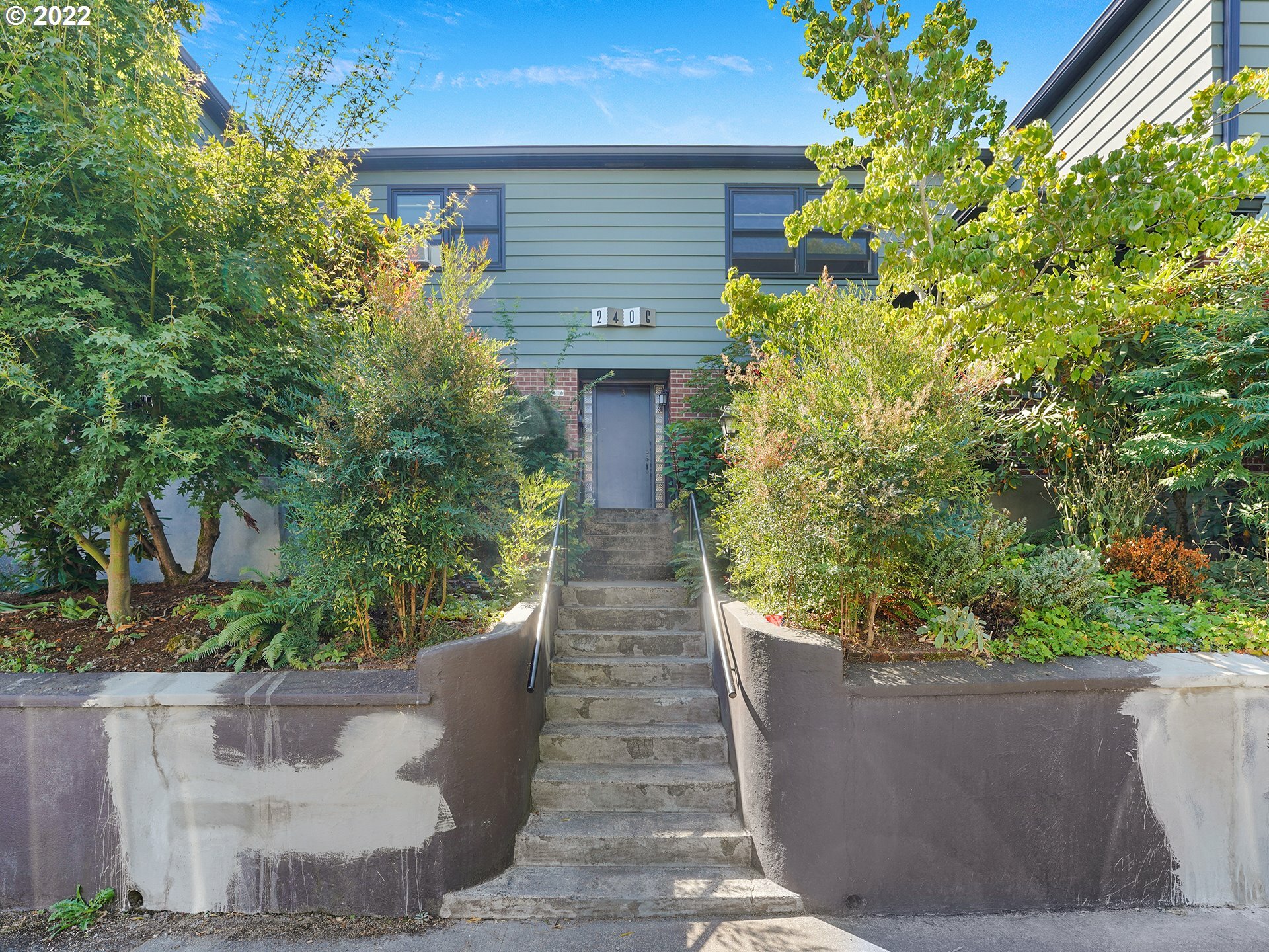 Property Photo: 2406 NW Overton St 3 OR 97210