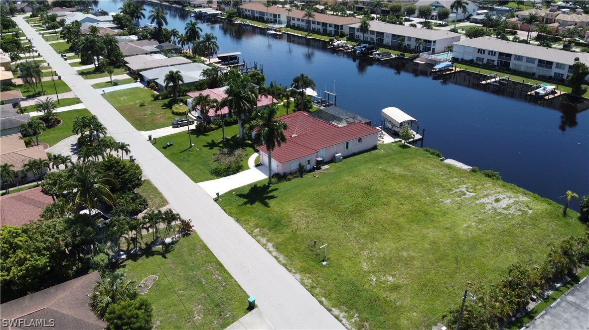 Property Photo: 1612 SE 41st Street FL 33904