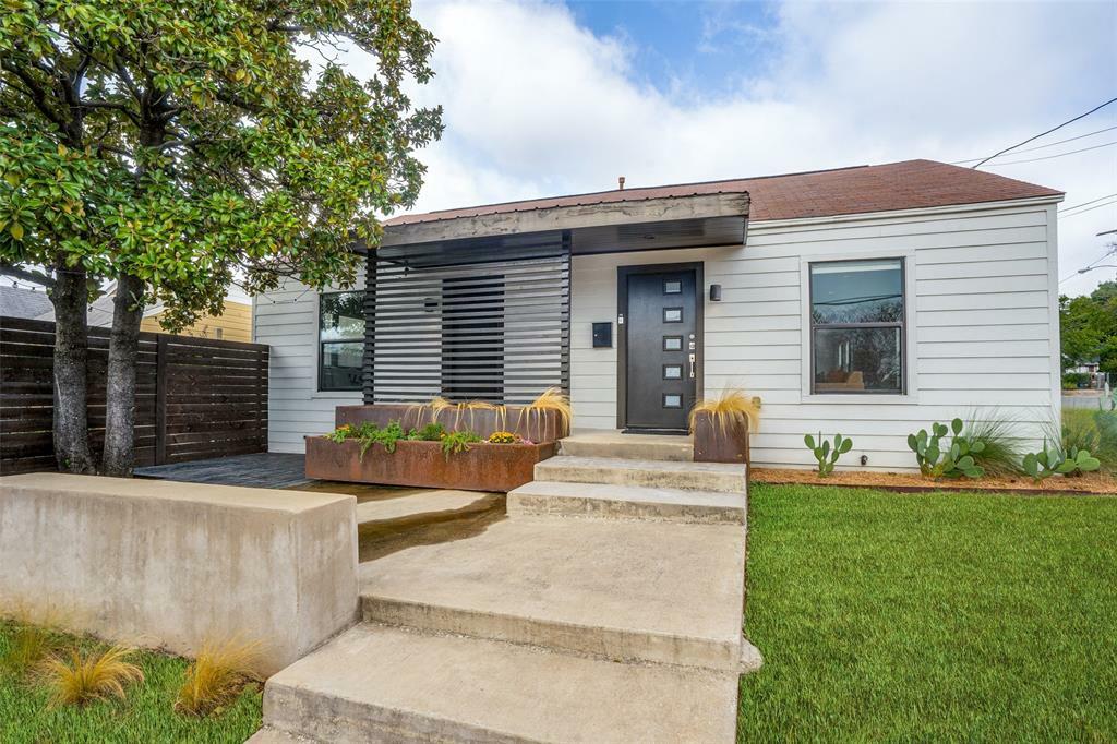 Property Photo: 1721 N Winnetka Avenue TX 75208
