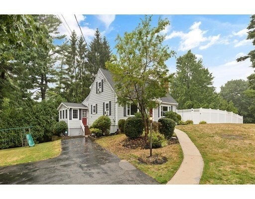 Property Photo:  10 Birch Rd  MA 01867 