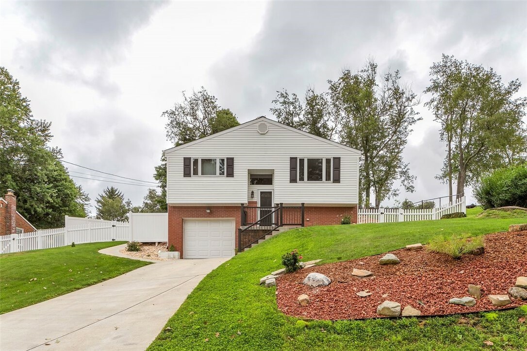 Property Photo: 2775 Locust Dr PA 15241