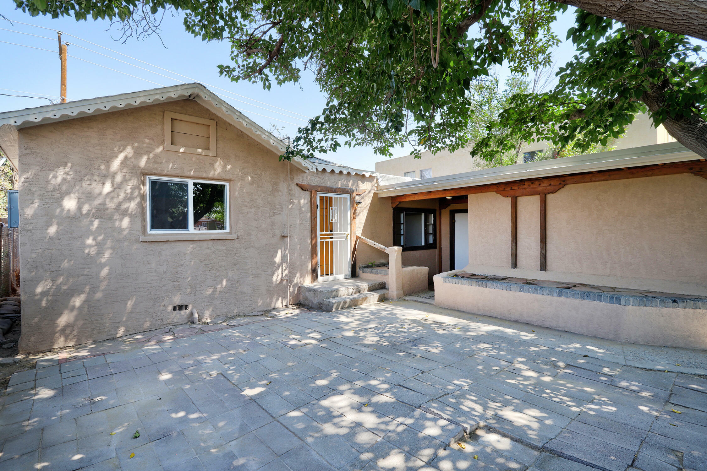 Property Photo:  210 55th Street SW  NM 87121 