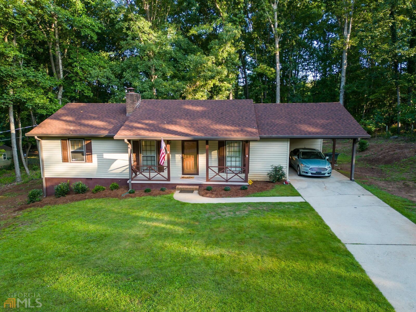 Property Photo: 66 Dogwood Lane GA 30014