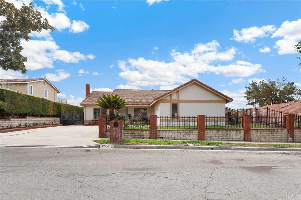Property Photo:  2536 Greenhill Drive  CA 92833 