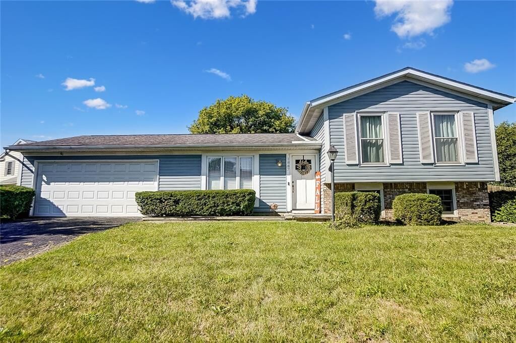 Property Photo:  1887 Willow Run Road  OH 43123 