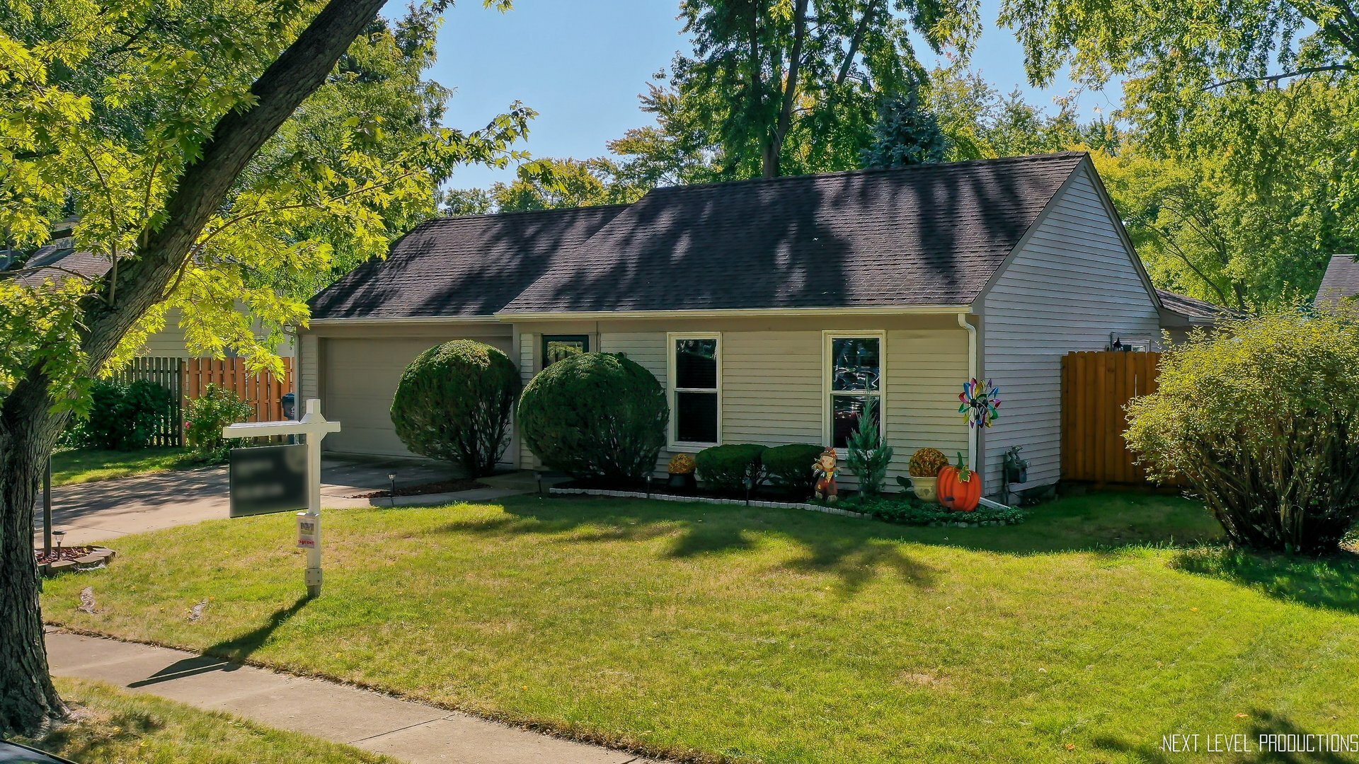 Property Photo: 17 Ingleshire Road IL 60538