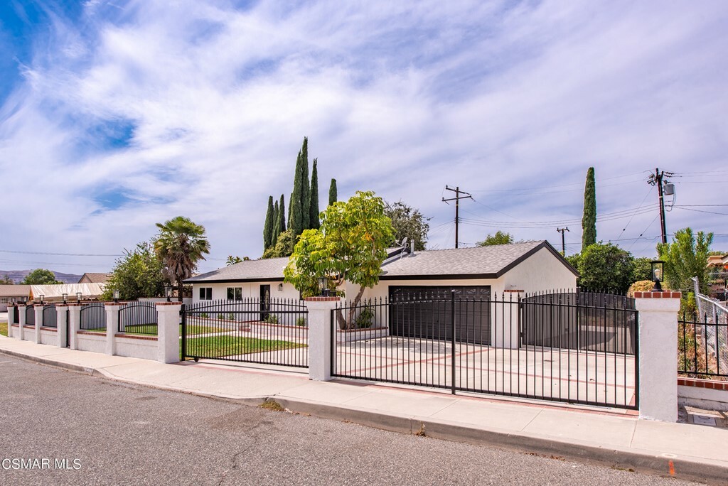 Property Photo:  2215 Caldwell Avenue  CA 93065 