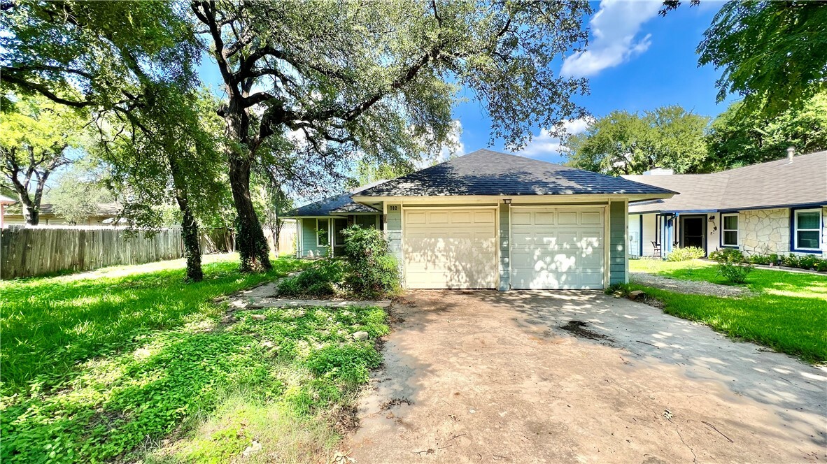 Property Photo:  702 Twin Oak Trail  TX 78613 