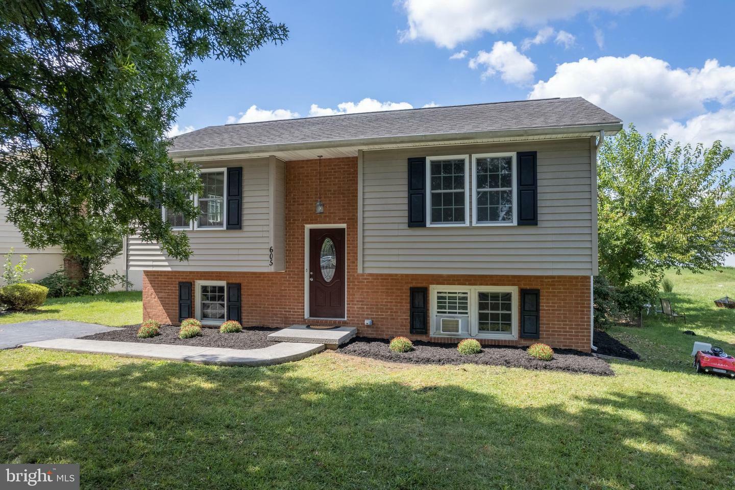 Property Photo: 605 Dunlap Street VA 22601