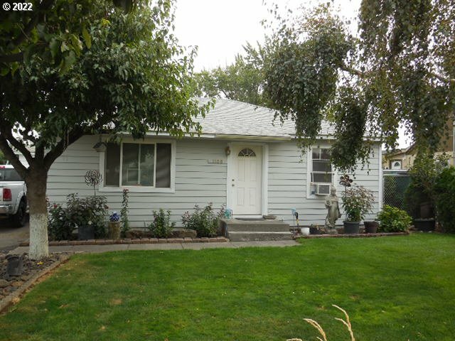 Property Photo: 1108 N Elizabeth St OR 97862