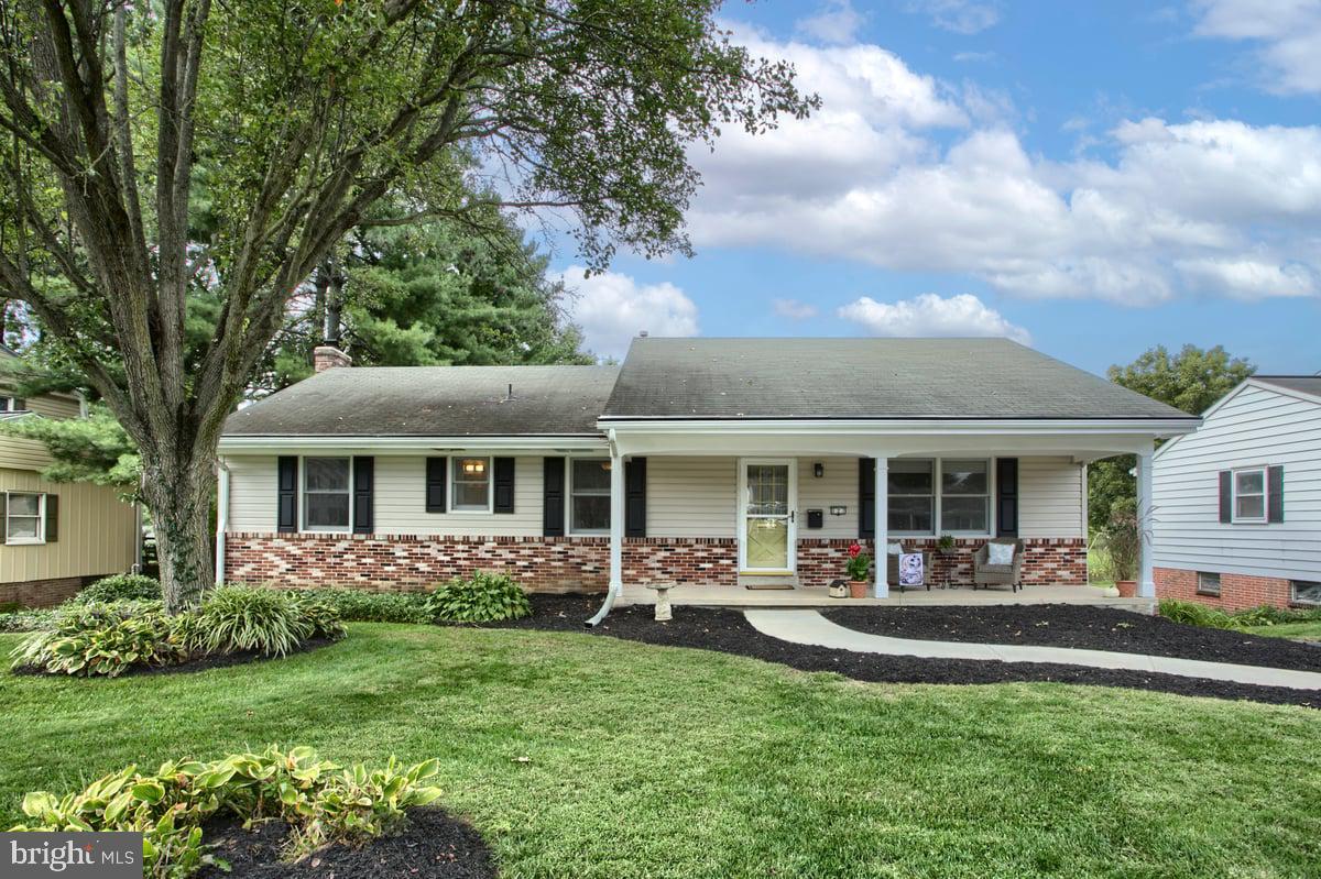 Property Photo: 127 Victoria Road PA 17551