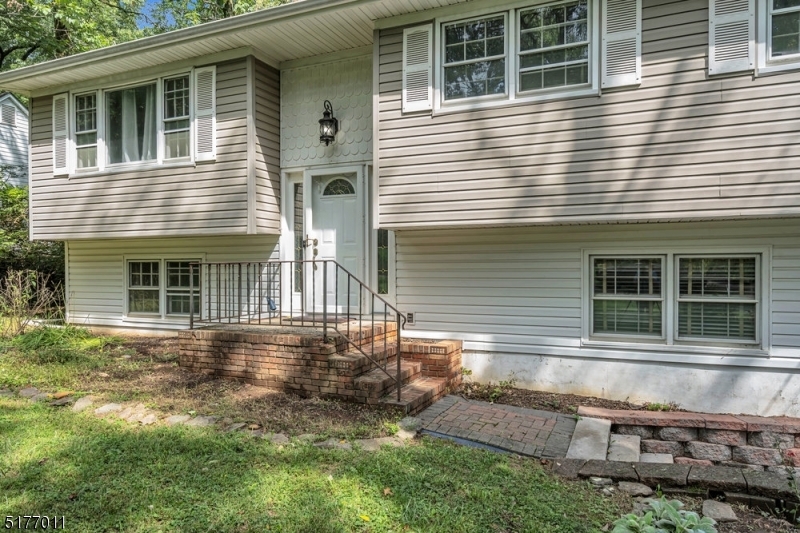 Property Photo:  104 Lakeview Ave  NJ 07069 