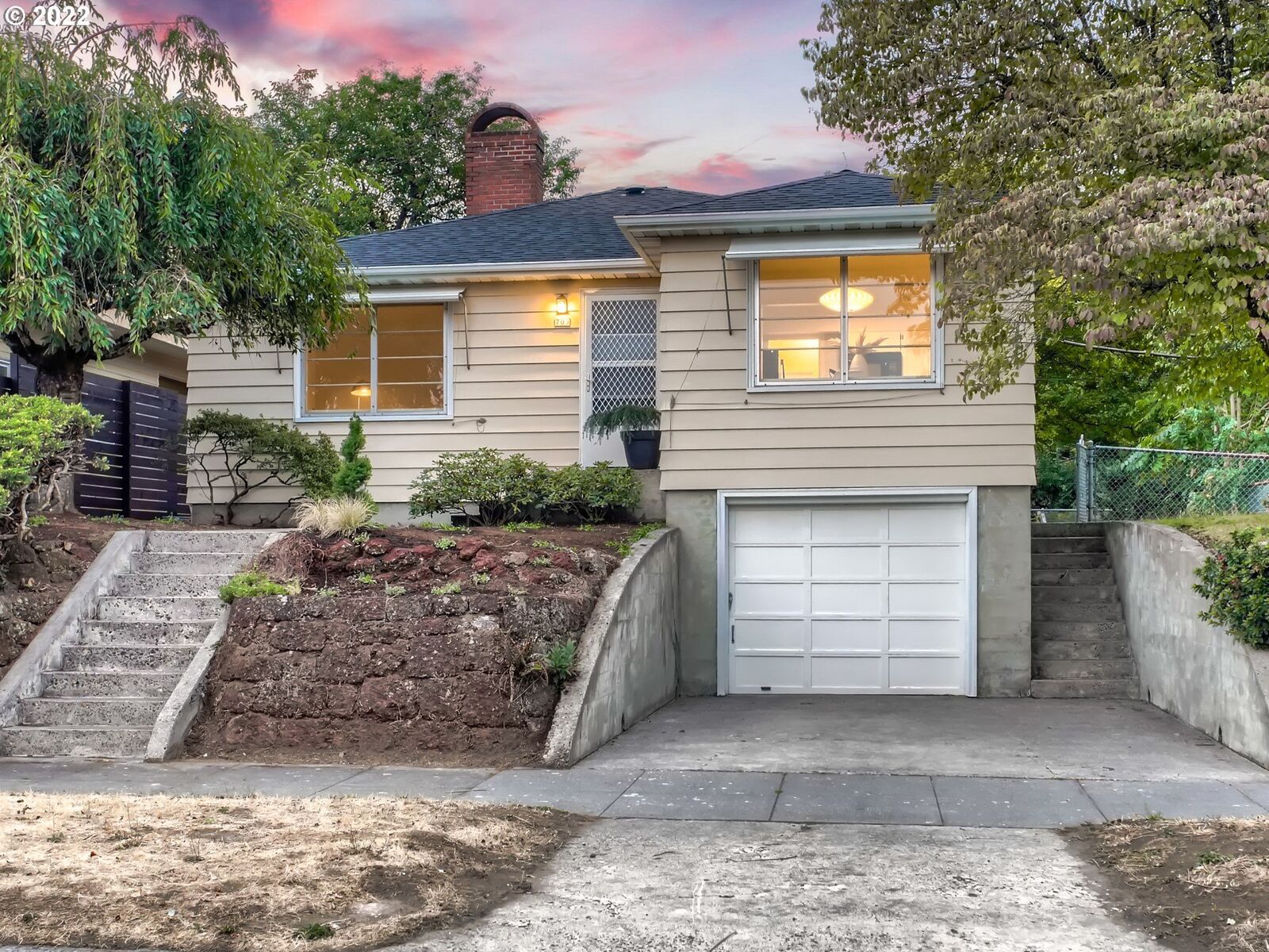 Property Photo: 705 SE 78th Ave OR 97215