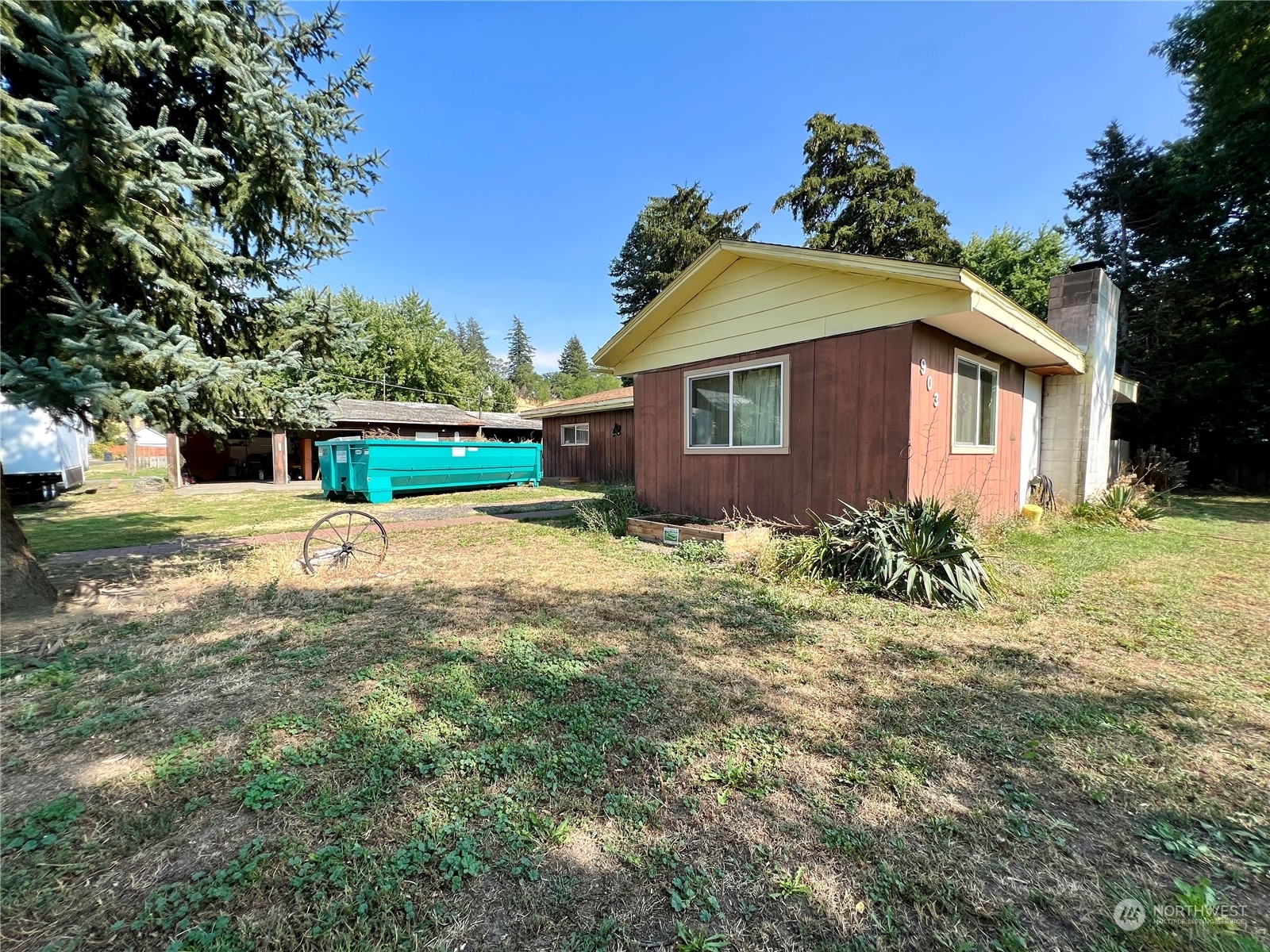 Property Photo:  903 S 5th Street  WA 99328 