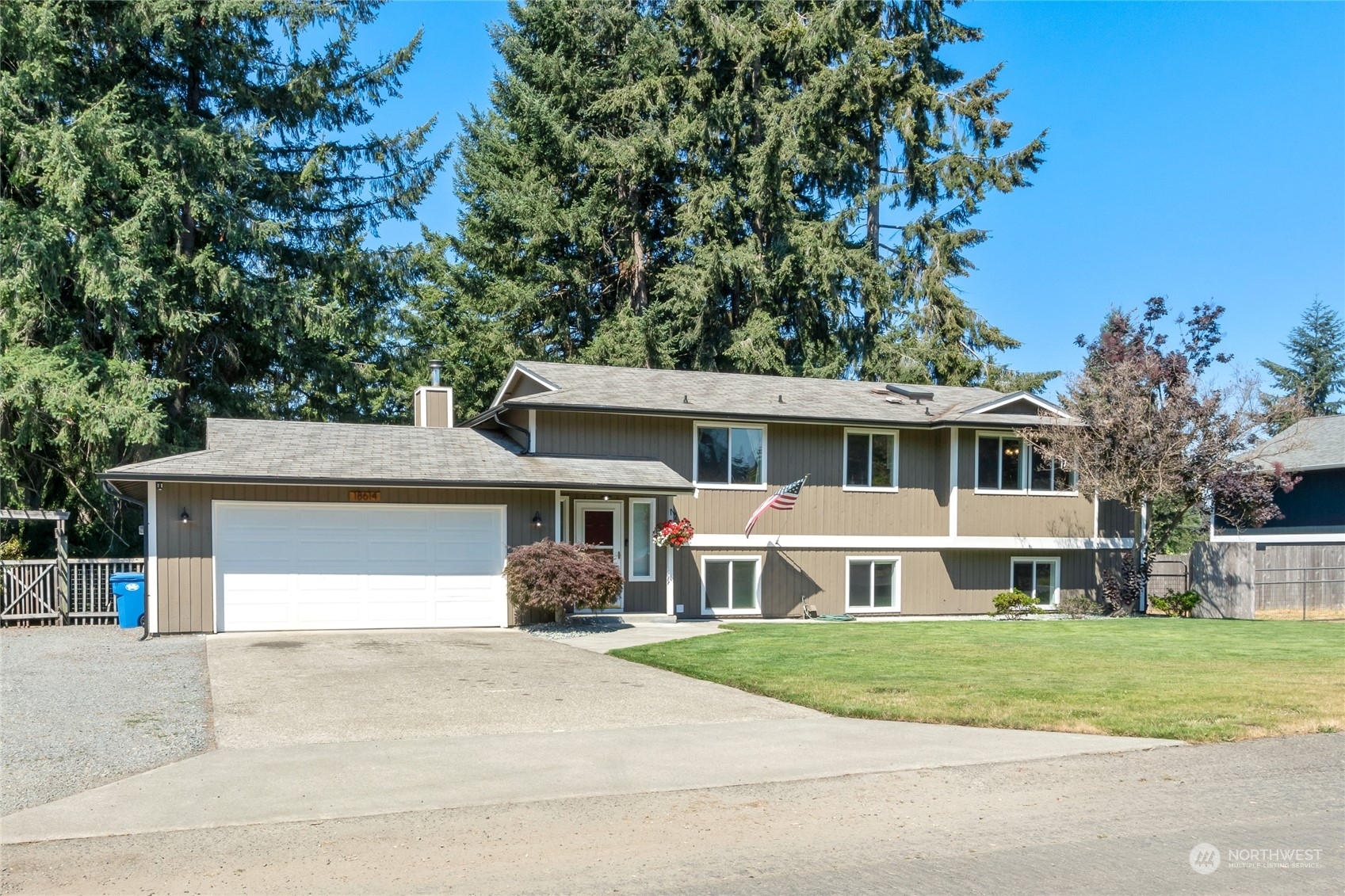 Property Photo:  18614 2nd Avenue E  WA 98387 