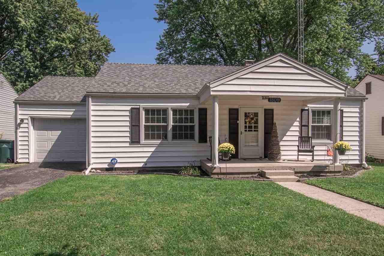 Property Photo:  1809 East Drive  IN 47374 