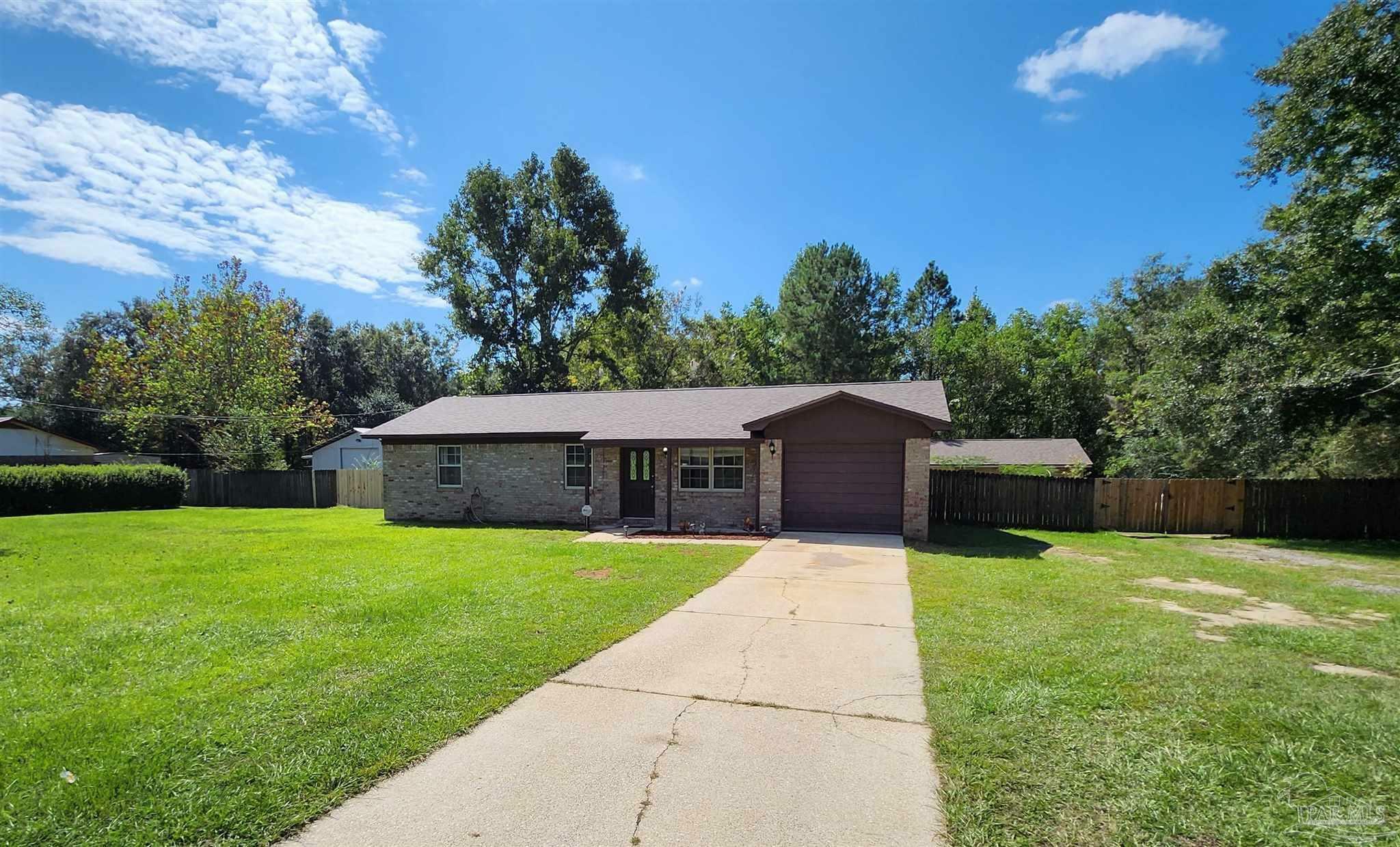 Property Photo: 1667 Williams Ditch Rd FL 32533