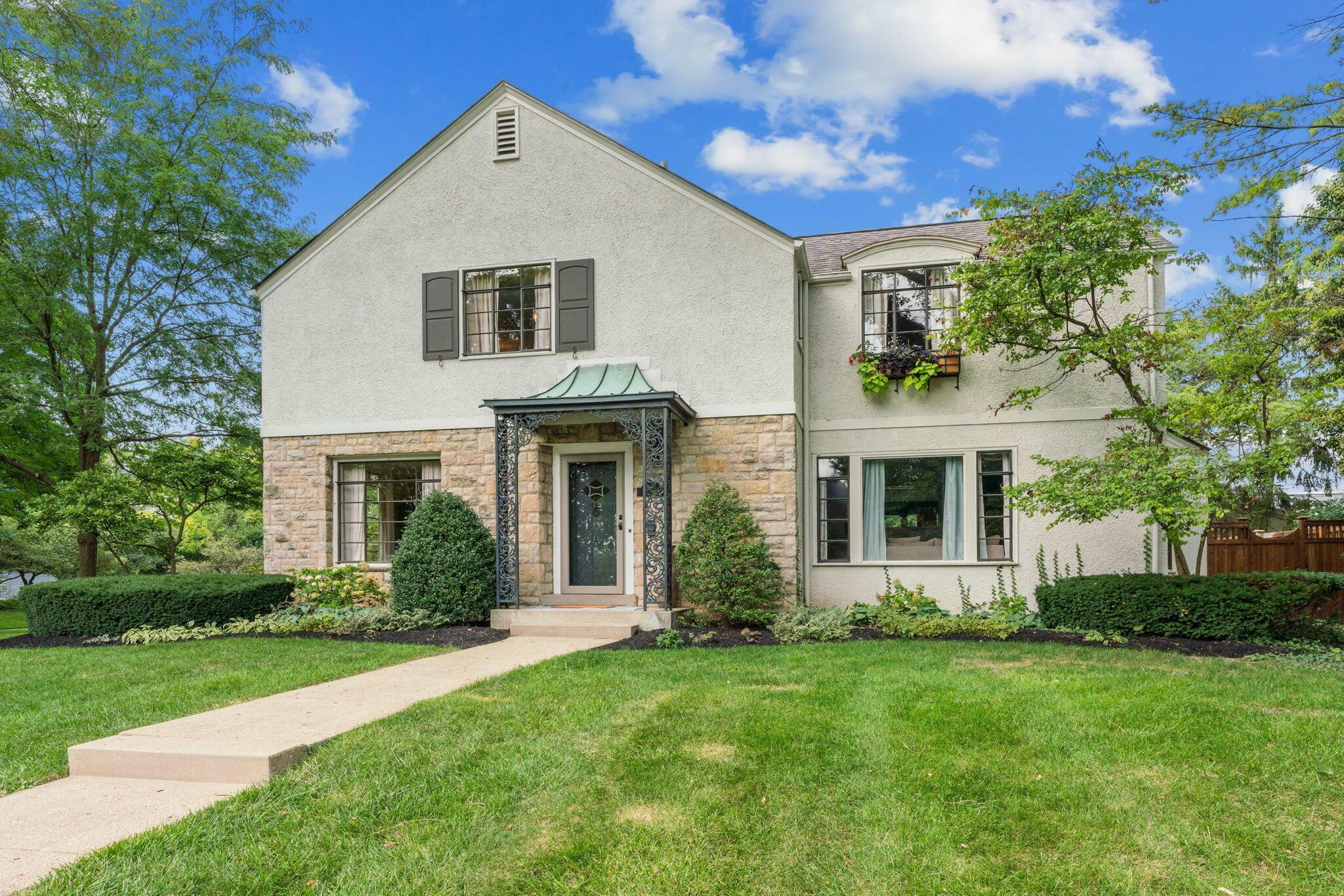 Property Photo: 1806 Edgemont Road OH 43212