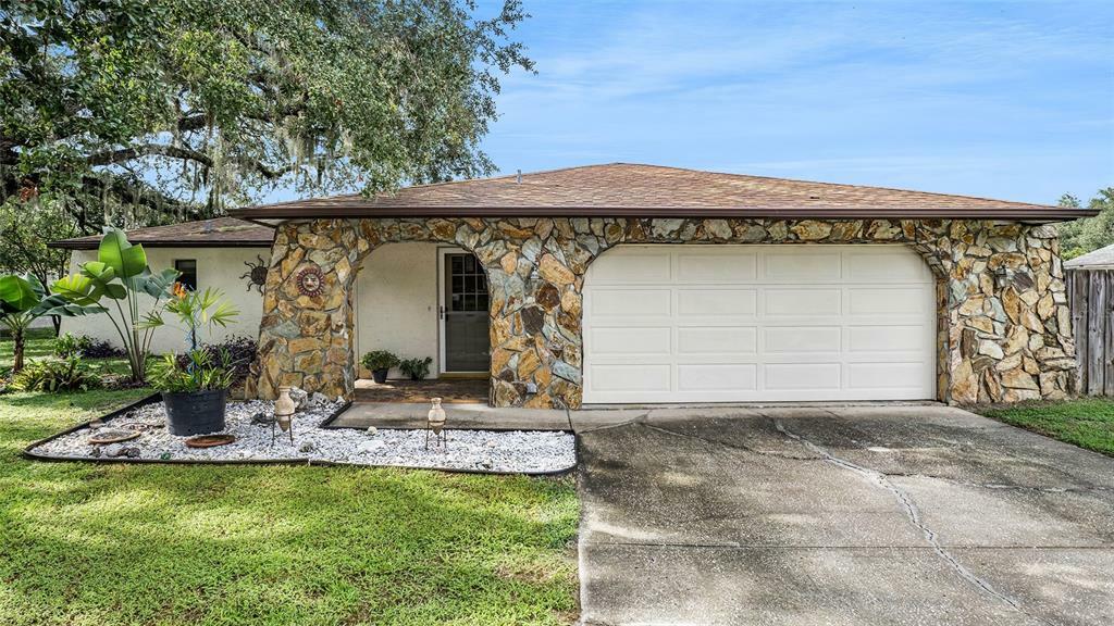 Property Photo: 7525 Laurel Oak Court FL 34668