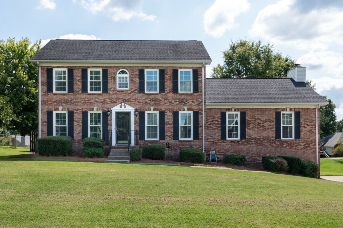 Property Photo: 1100 Franklin Dr TN 37073